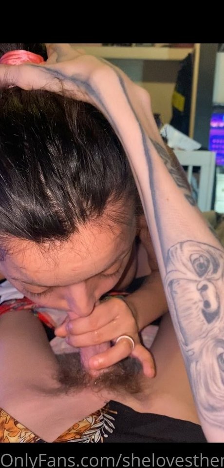 Long Neck model pretty image