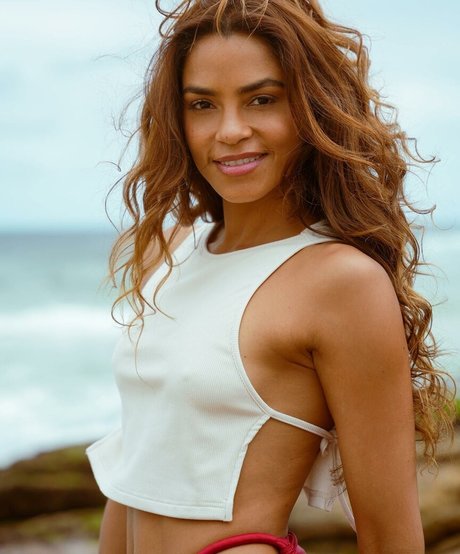 Lucy Alves high quality model photo