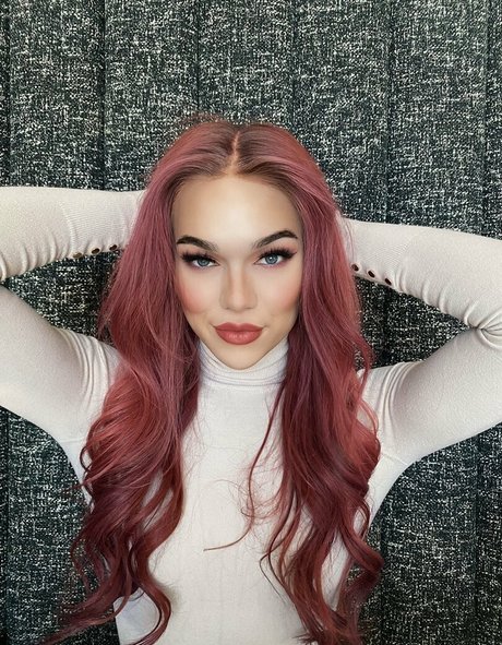 gardenofemmarose beautiful model image