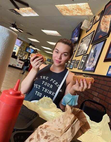 gardenofemmarose model high quality image