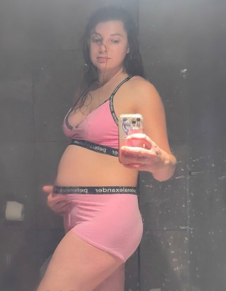 chippiechipsbimbo pornographic model pic