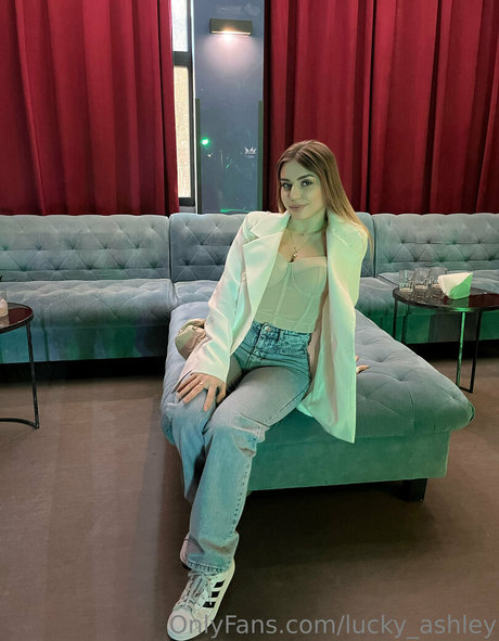 lucky ashley nude star image