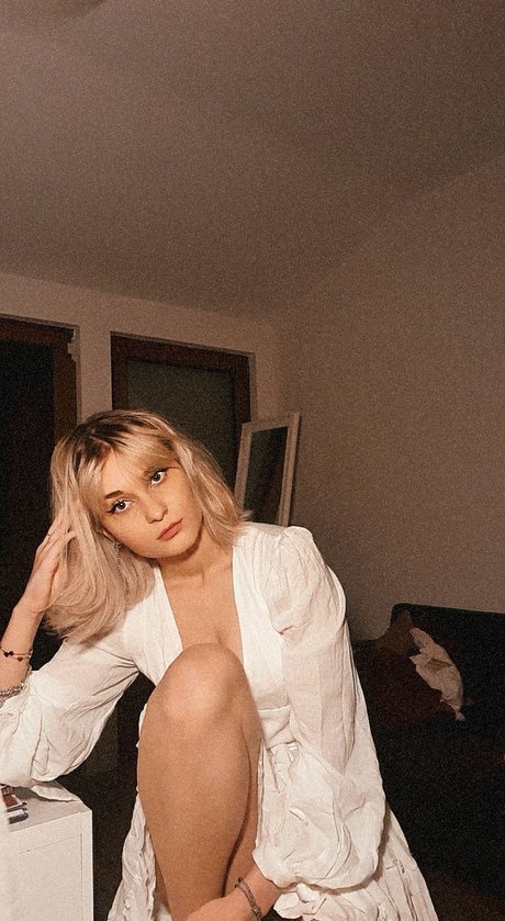 Saskia actress galleries