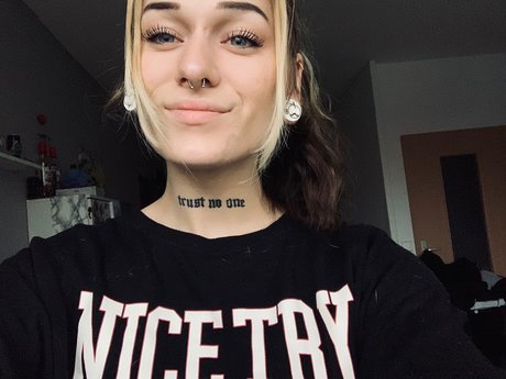 Saskia Roth hd model galleries