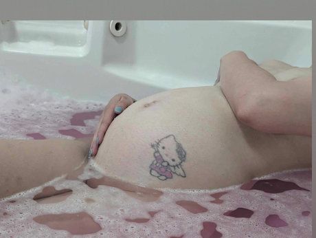 Lou Modeling pornstar adult pictures