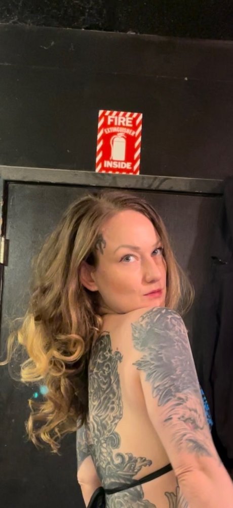 Saraa Fett erotic star archive