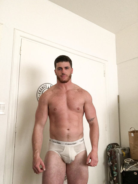 santiagoelissalt free actress pics