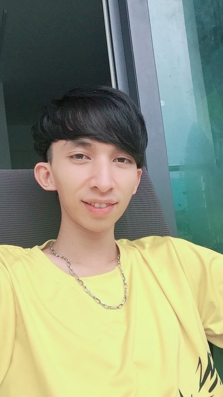 Sang Truong model naked photo