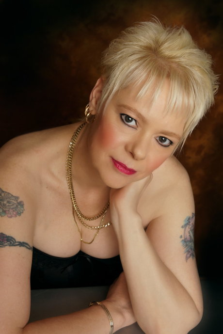 Sandy Wild adult actress galleries