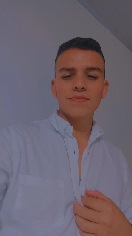 Samu Velez model pretty image