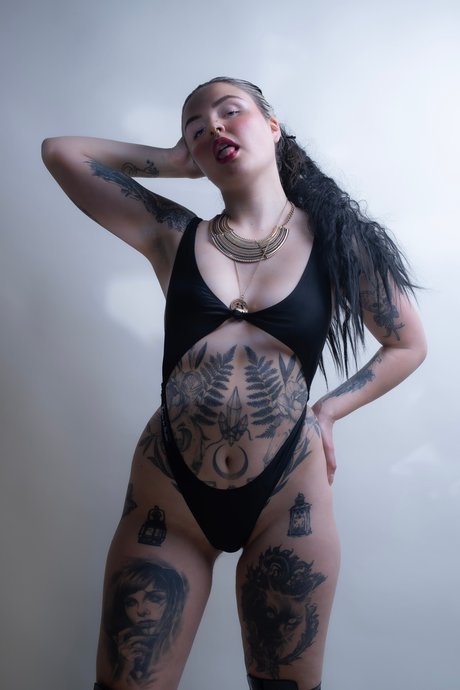 La Sainte Puritaine model top img