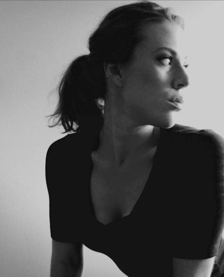 Riley Redhead model top images