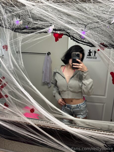 Reilly Burke star nude pics