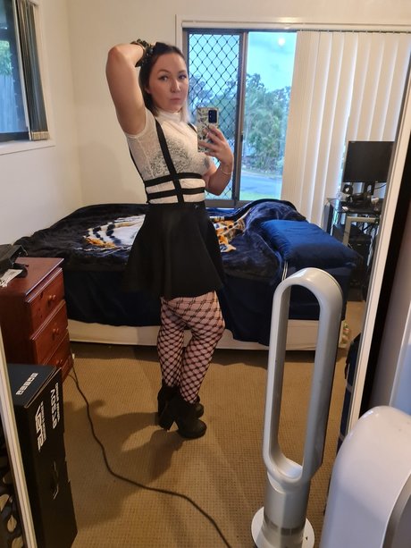 Scarlett Valentine star exclusive photo