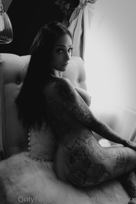 Scarlet Summer art star pic