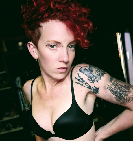 Scarlett Fever model nudes photos