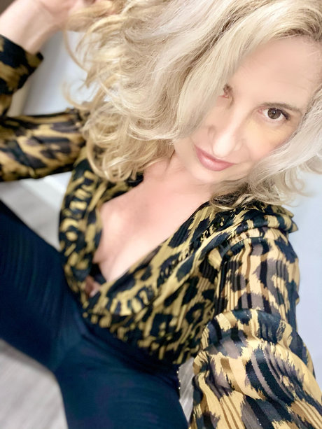 ScarlettEsp_ star erotic photo