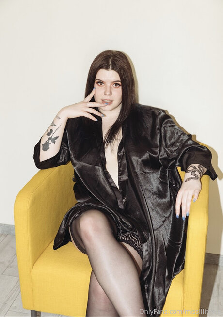 Savannah Rage Free page_ model erotic photos