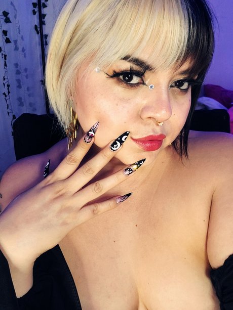 Satyn Doll model sexy photo