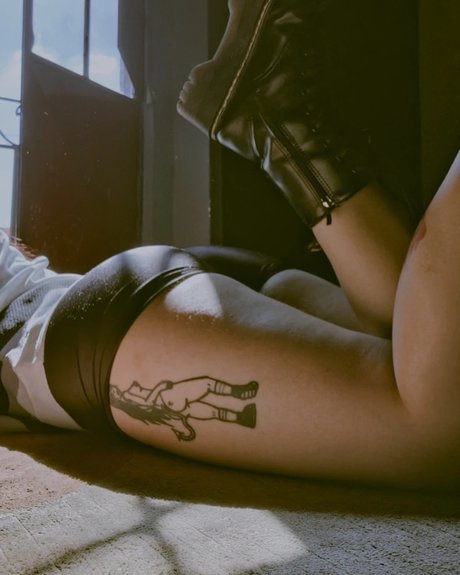 SATURNPUZZY nudes model archive