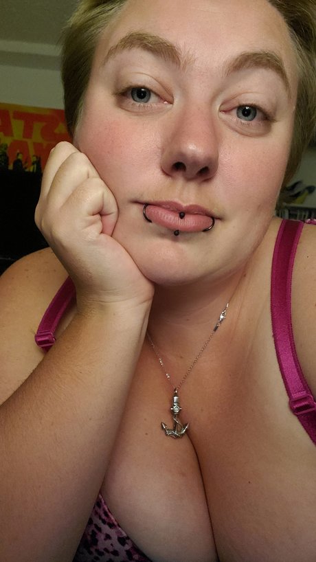 XoXo Loreli model erotic gallery