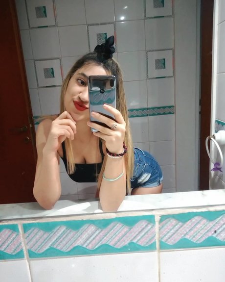 Camy 12 erotic actress image