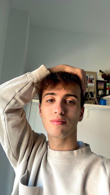 Agm00 model free picture