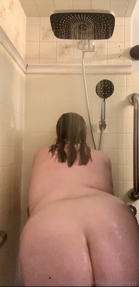 Thick and Curvy pornstar erotic pic