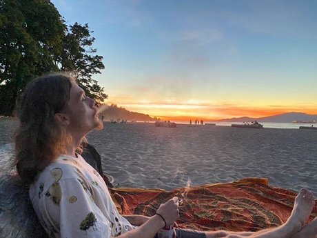 The Wandering Peach art star photo