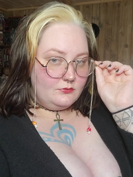 Forest Witch free pornstar archive