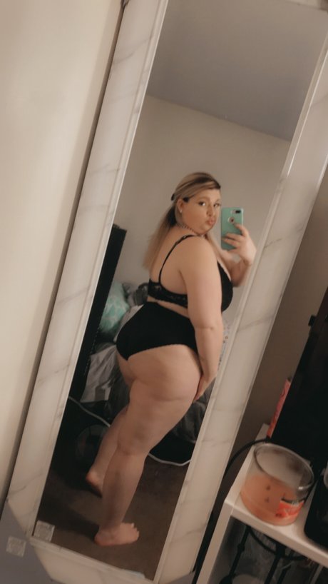 Tarina naked pornstar image