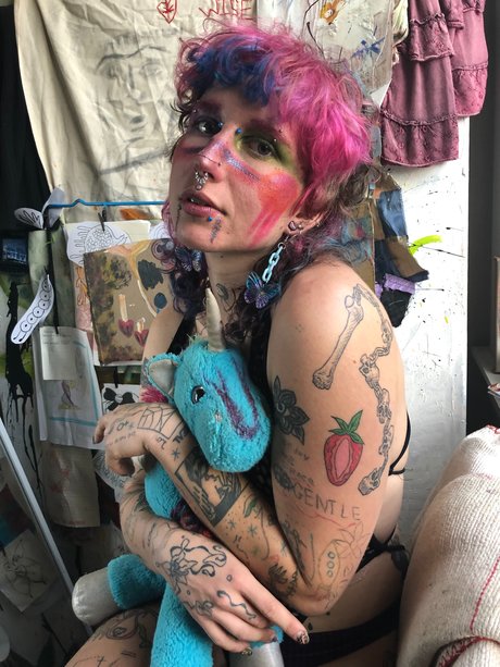 L na C model naked pics