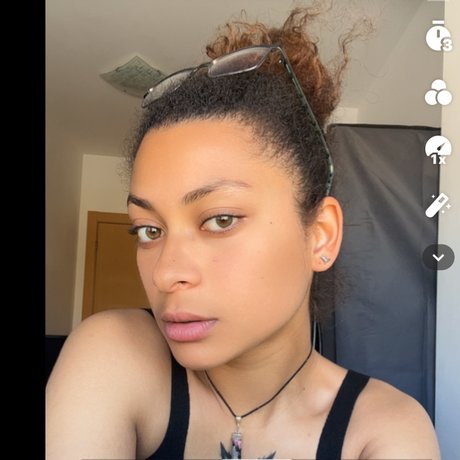 Thequeeny_ pornstar sexy img