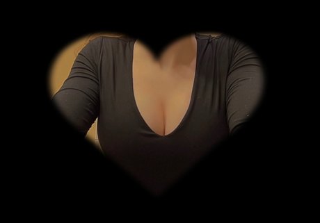 Sriracha_ erotic model image