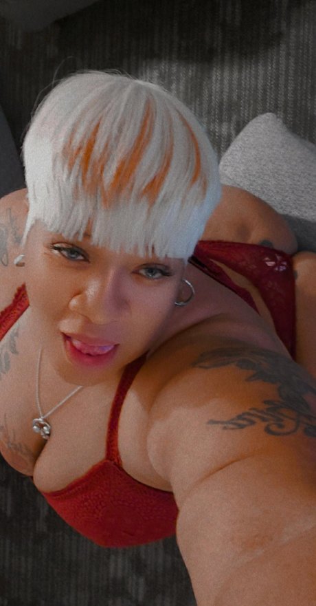 4EvaJuicy actress image