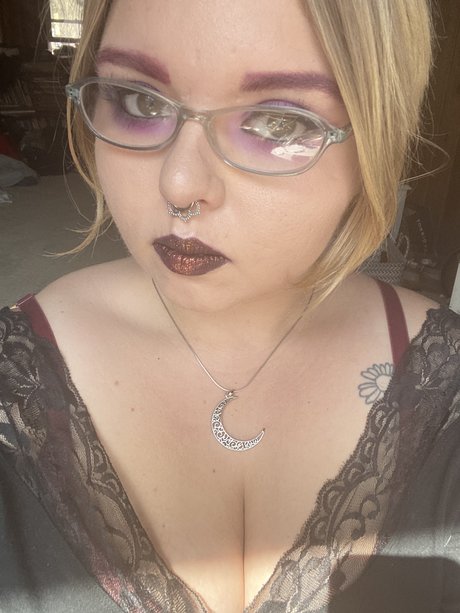 The Heirothot VIP model xxx photo