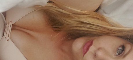 Saragoddes nude actress gallery