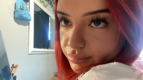 Little T model top picture