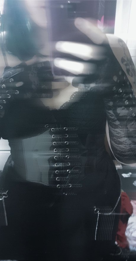 H x naked model photos