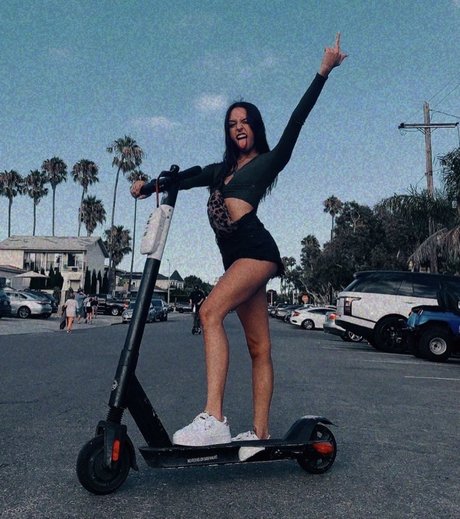 Taylor Hawk star naked pic