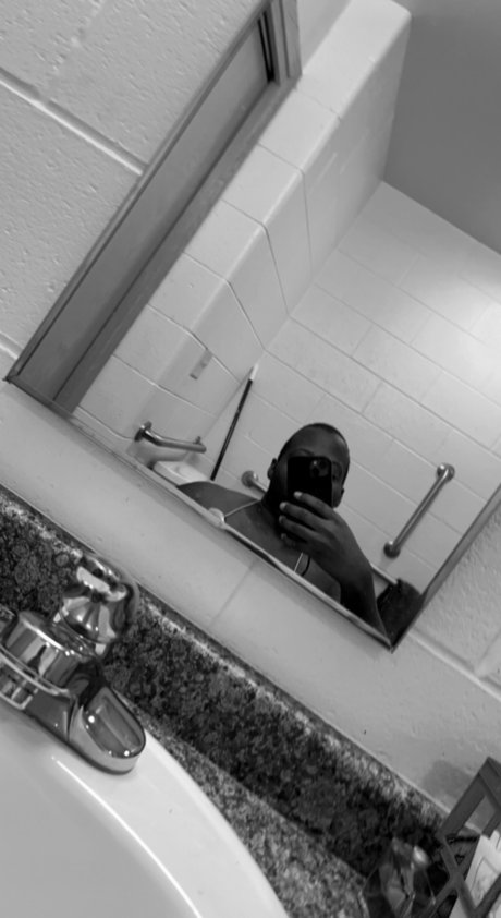 Daddy Zacc Xxx_ model beautiful pic