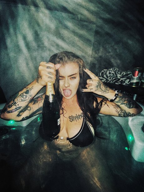 simona model nudes image