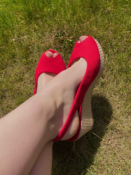 Feetgoddess art star pic