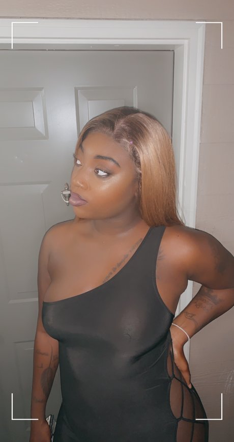 BrattisNigerian model xxx photos