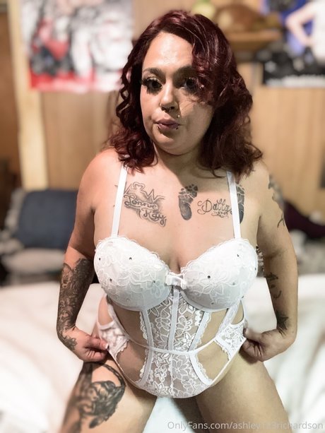 Ashley richardson exclusive star pics