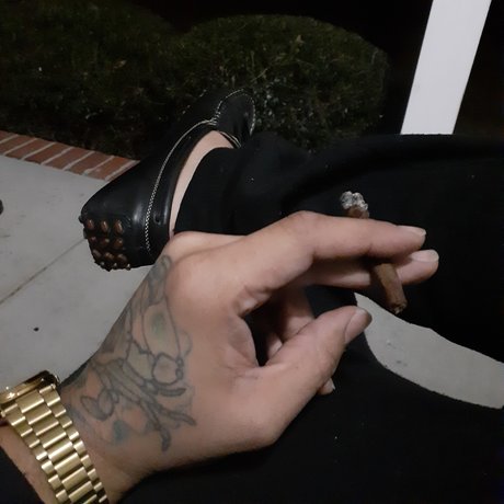 YZ TTG ENT sexy actress pic