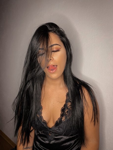 trs lola beautiful actress gallery