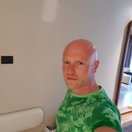 Twobone pornstar picture