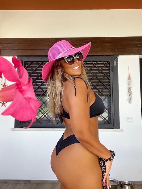 Super Chicca pretty pornstar archive