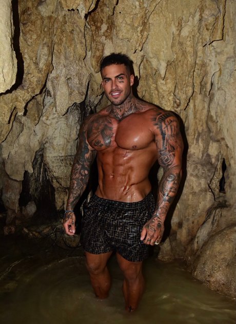 TROYBOY PRIVATE_ model pretty pictures